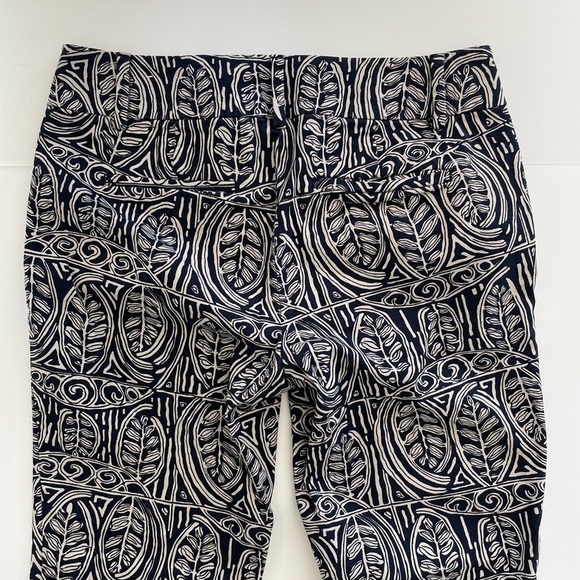 Ann Taylor LOFT Leaf Motif Prints Blue & White Ankle Pants - Picture 5 of 6